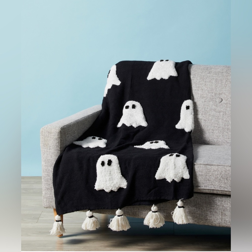 Rachel Zoe 50×60 Tufted Ghosts Throw With Tassels